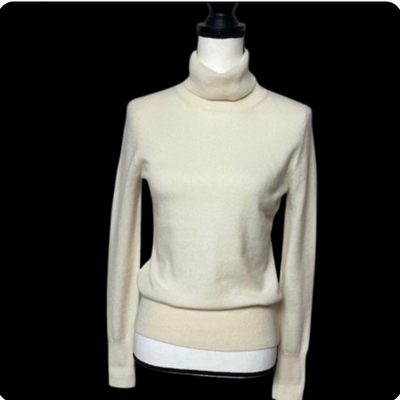 100% Cashmere Neiman Marcus turtleneck sweater - Picture 1 of 16